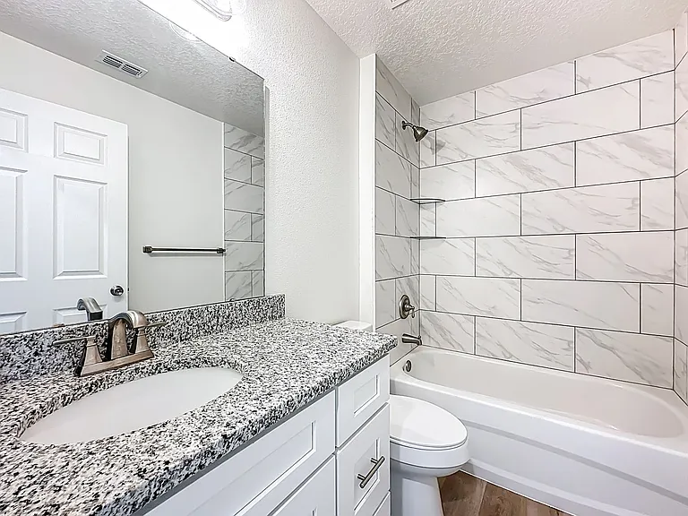 780 W 5th St — Photo 14