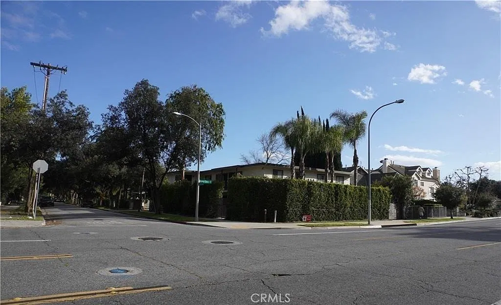 2 bed, 540 sqft, $2,600 — Photo 2