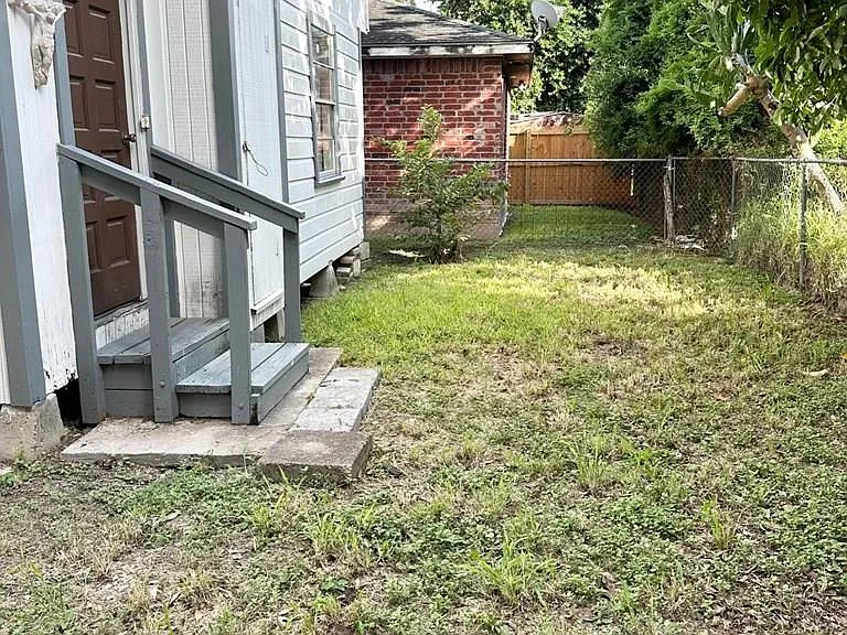 1646 Arthur St — Photo 15