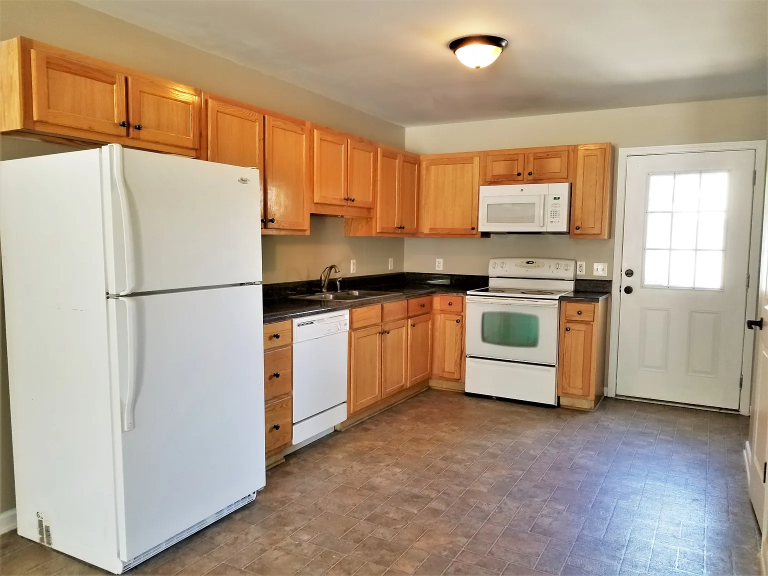 4 bed, 4.5 bath, 1717 sqft, $1,500 — Photo 2