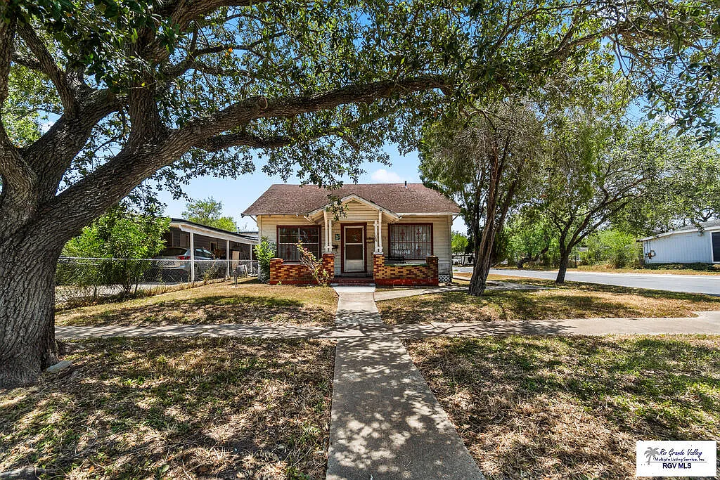 3 bed, 1.0 bath, 1064 sqft, $1,000 — Photo 1