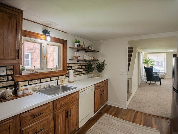 4th image of 1528 Stepney St