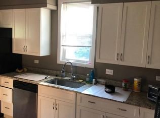 1031 W Wolfram St APT 2, Chicago, IL 60657