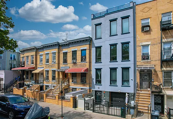 Sold by Remax Edge | media 3