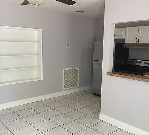 3rd image of 832 NE 18th Ave