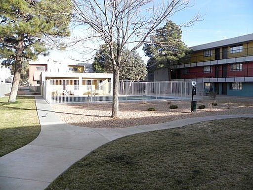 4th image of 1400 Valencia Dr SE