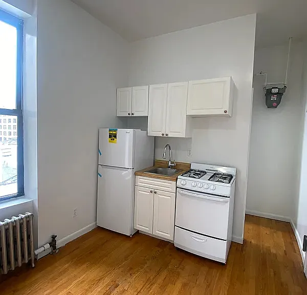 404 W 56th St #24 — Photo 4