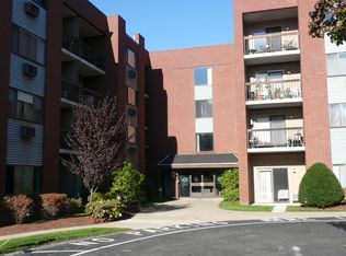 4975 Washington St #104, West Roxbury, MA 02132