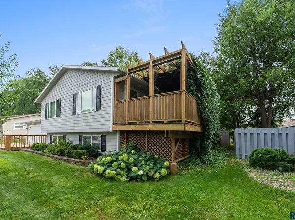 1513 E Sylvan Cir, Brandon, SD 57005