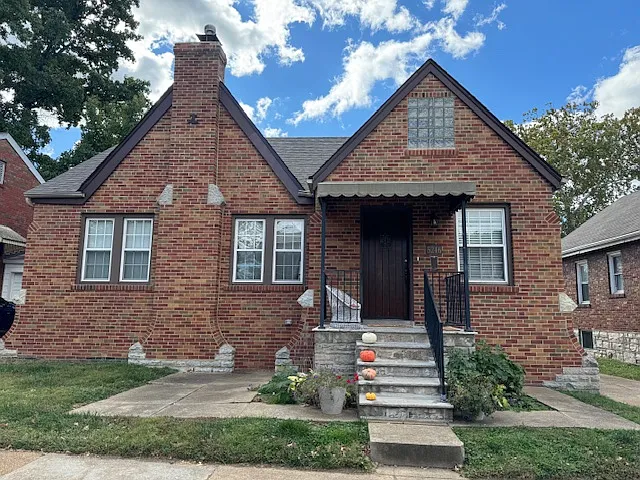 Sunshine Dr, Saint Louis — Photo 4