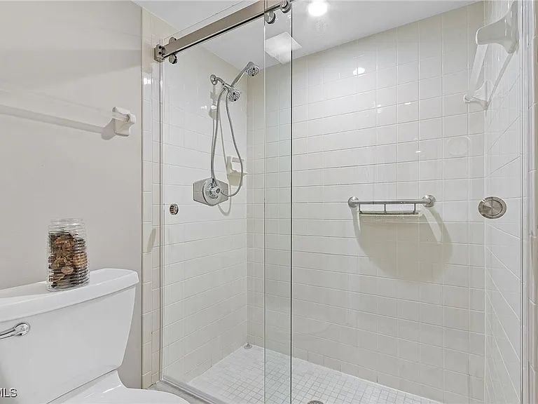 4205 SE 19th Ave #202 — Photo 18