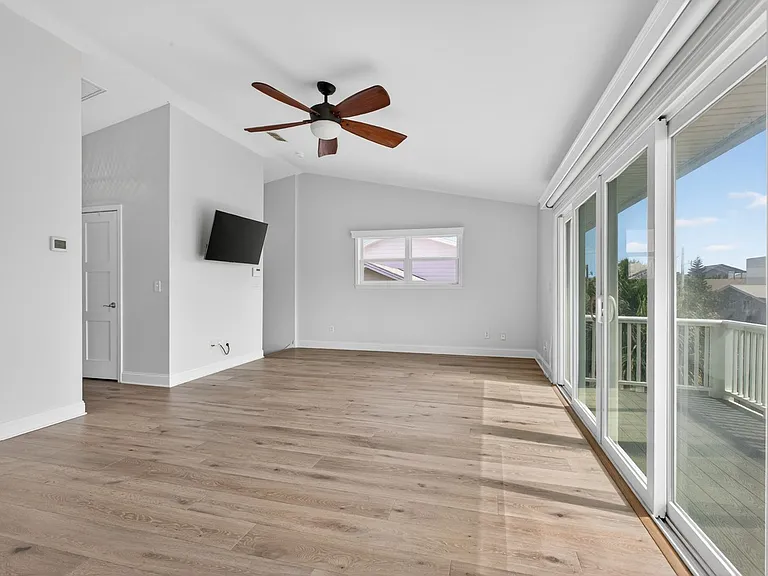 1766 Beach Ave — Photo 35