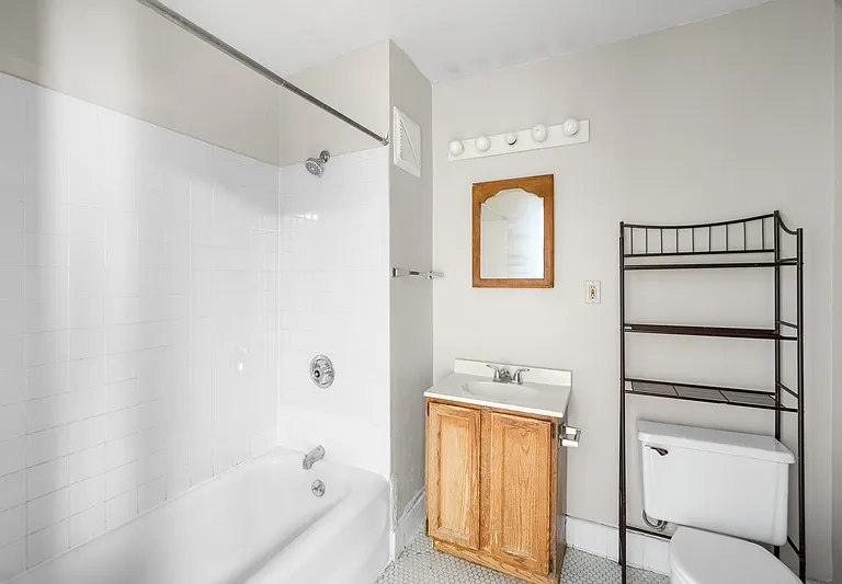 1107 E Genesee St #1 — Photo 5