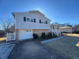 9904 Willow Cove Rd SE, Huntsville, AL 35802