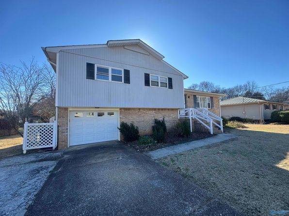 9904 Willow Cove Rd SE