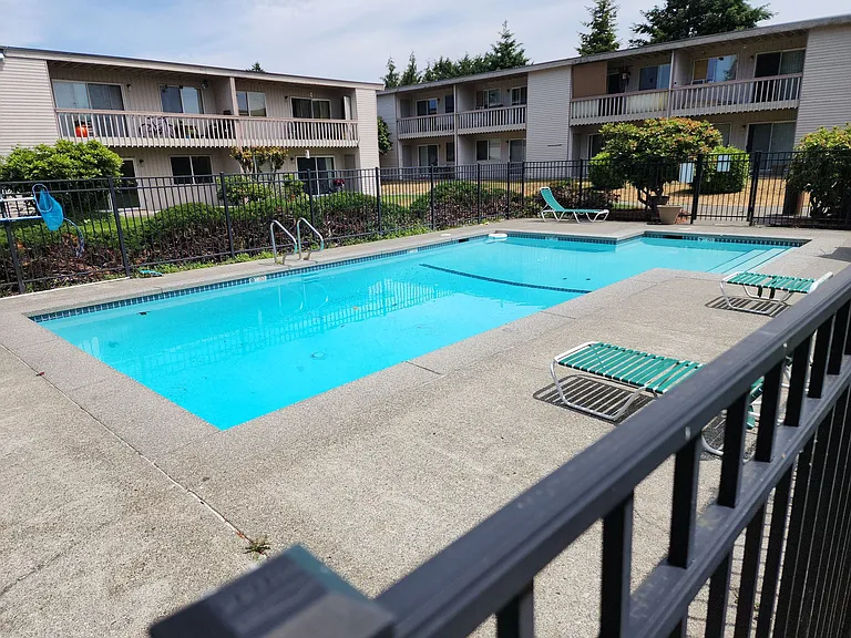 Alpha Park Apartments — Photo 7