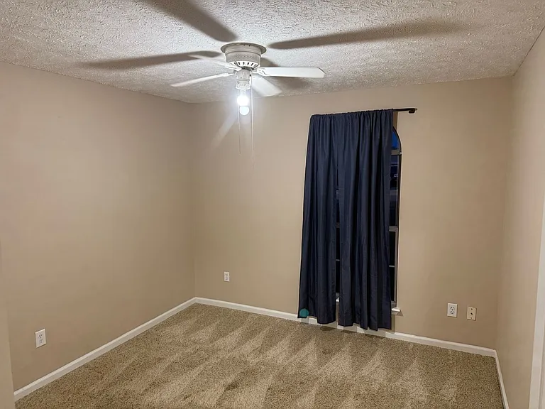 106 Thorton Dr — Photo 10