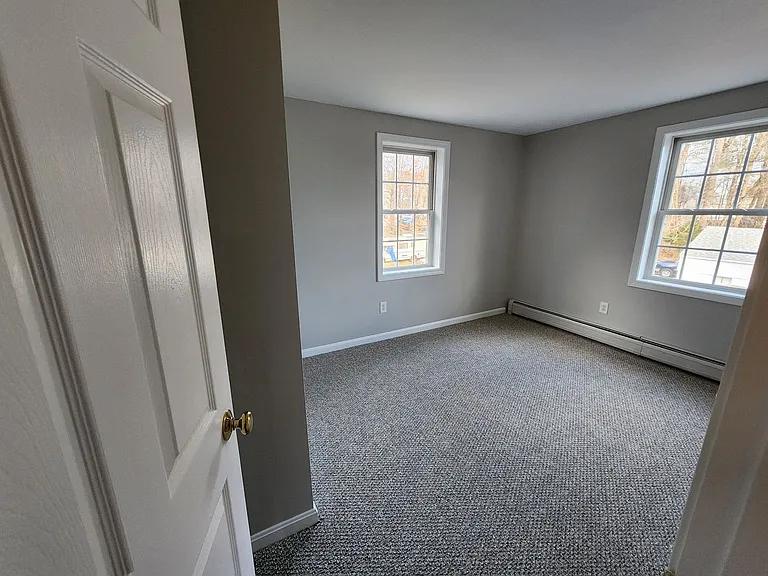 75-77 W Elmwood Ave — Photo 16