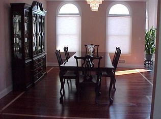 2 Petti Ln, Edison, NJ 08820