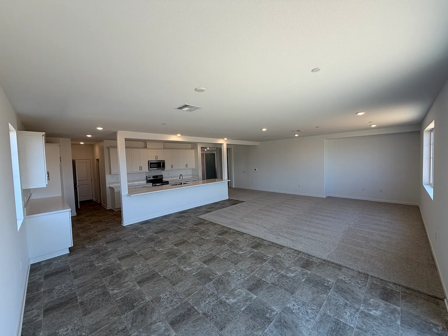 5 bed, 3.5 bath, 3300 sqft, $4,400 — Photo 4