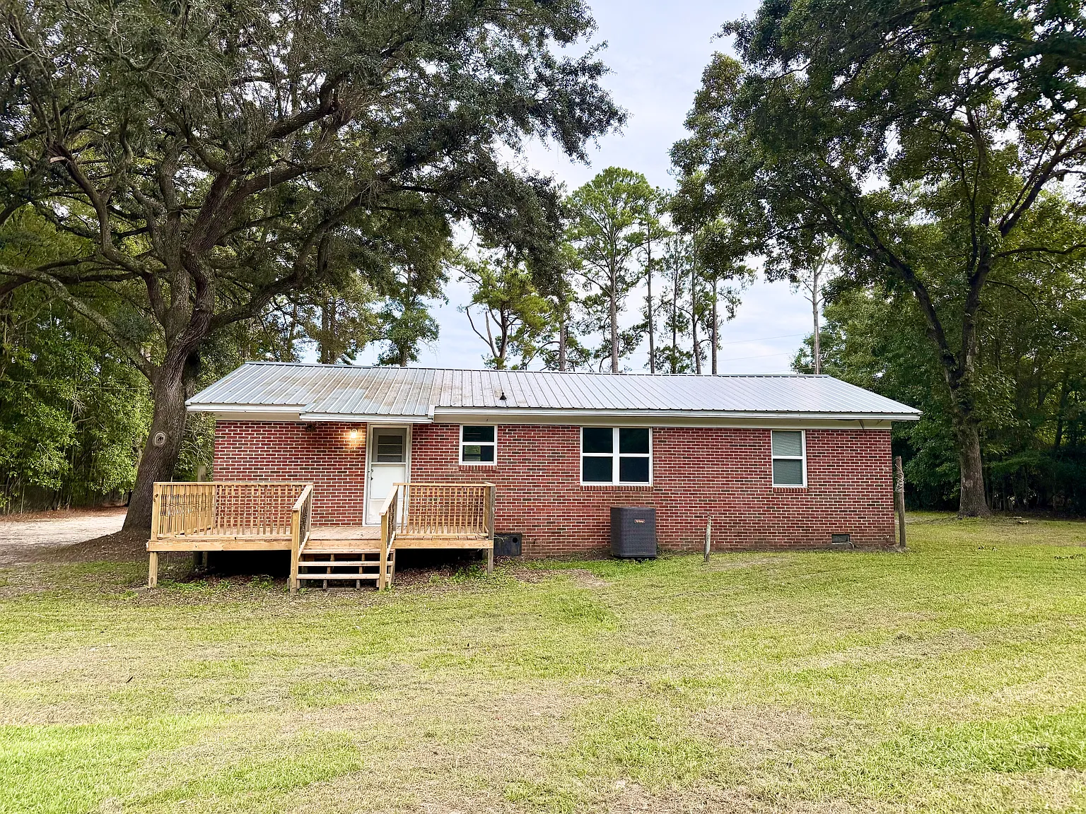 4 bed, 1128 sqft, $1,800 — Photo 4