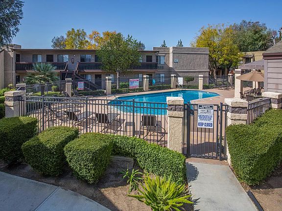 BEAUTIFUL POOL AREA