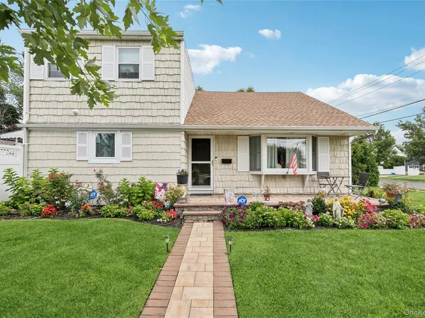 2327 Penatiquit Avenue, Seaford, NY 11783