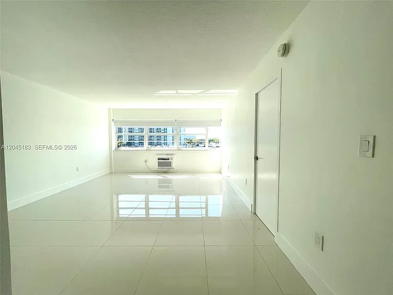 220 Kings Point Dr #502 — Photo 2