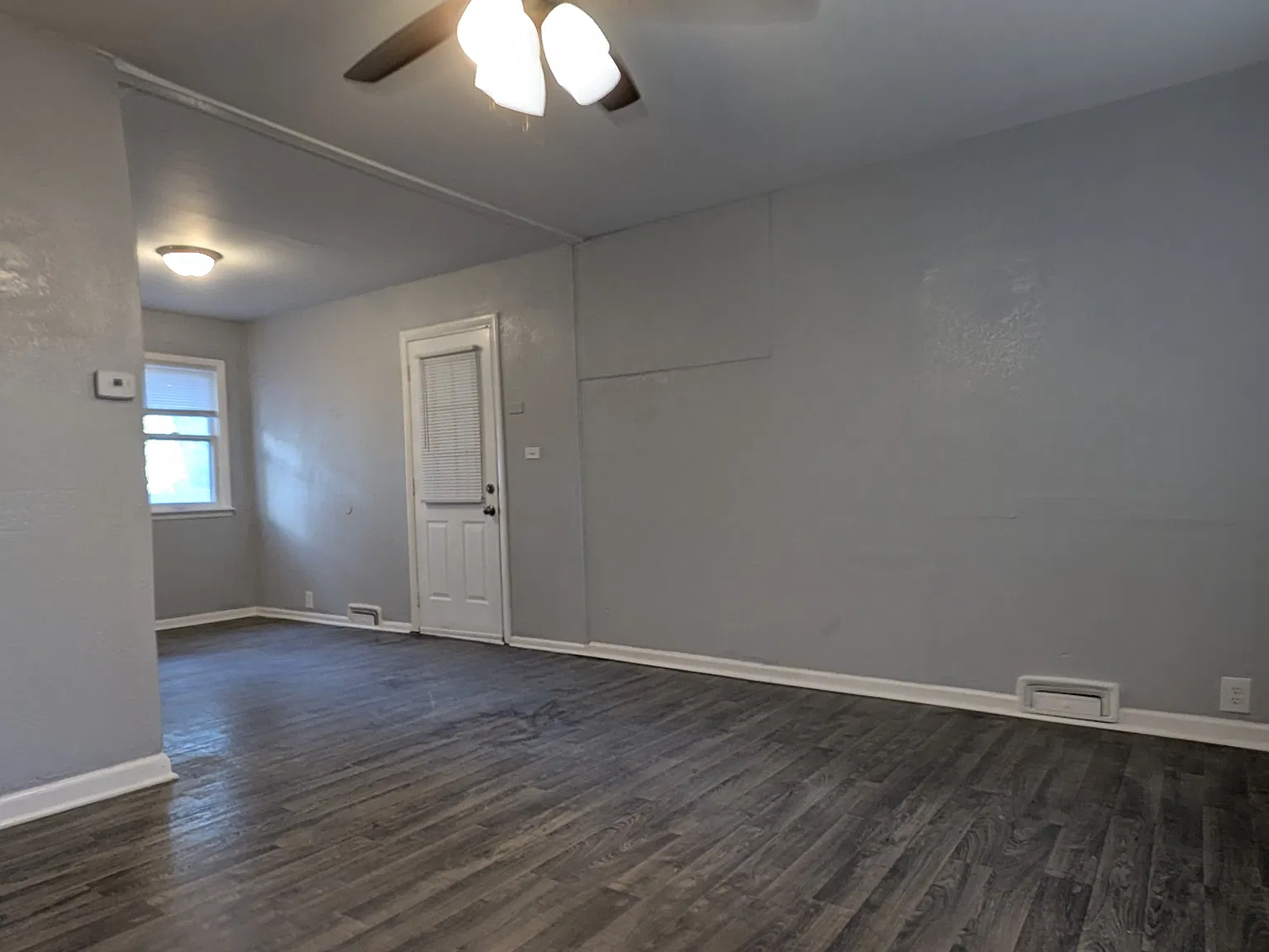 3 bed, 936 sqft, $1,350 — Photo 2