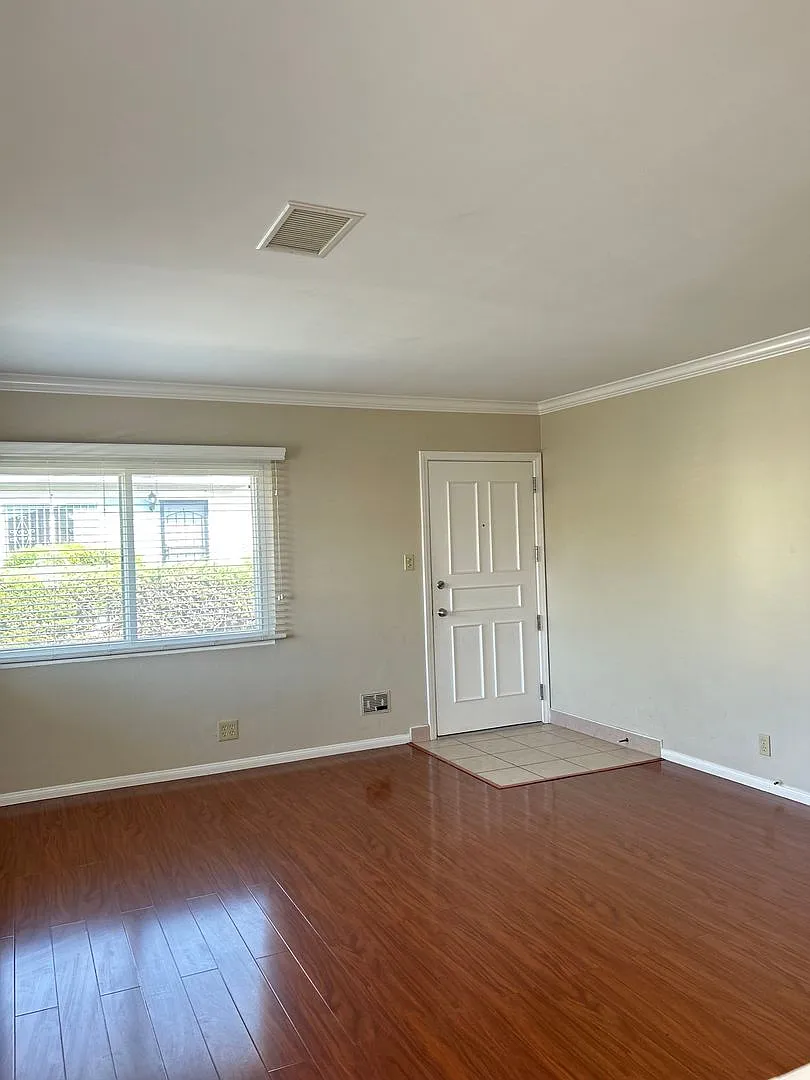 10226 England Ave — Photo 2