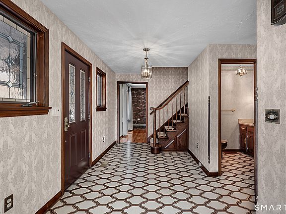 4th image of 22 Highmeadow Road