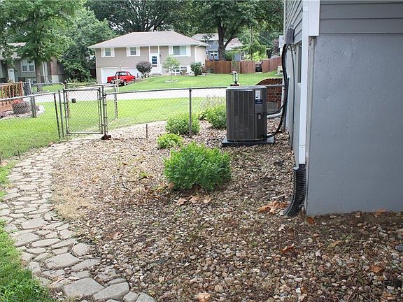 4th image of 909 SW Speas Dr