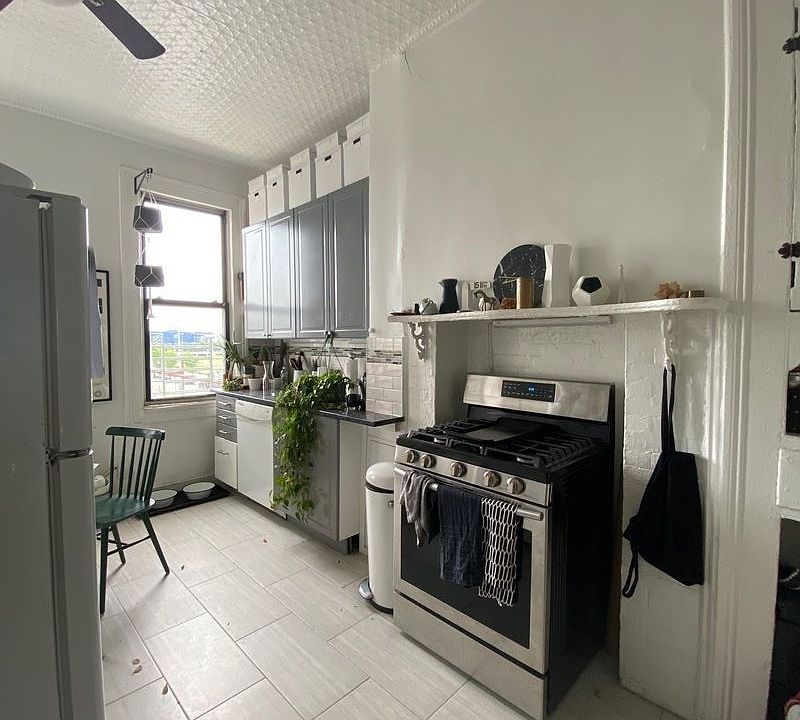1st image of 415 Van Brunt St APT 3