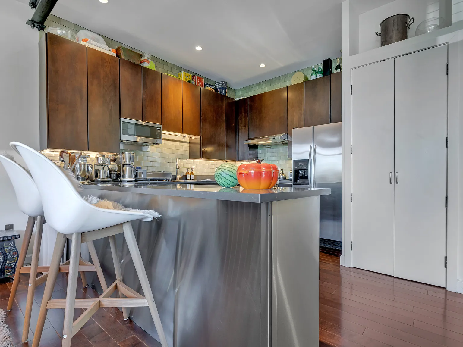 2 bed, 1759 sqft, $5,195 — Photo 3