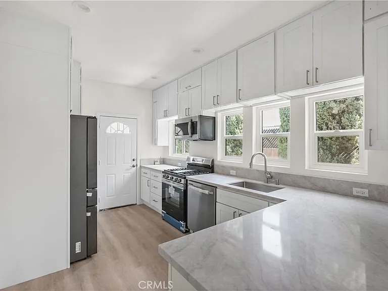 1530 N Mariposa Ave — Photo 10