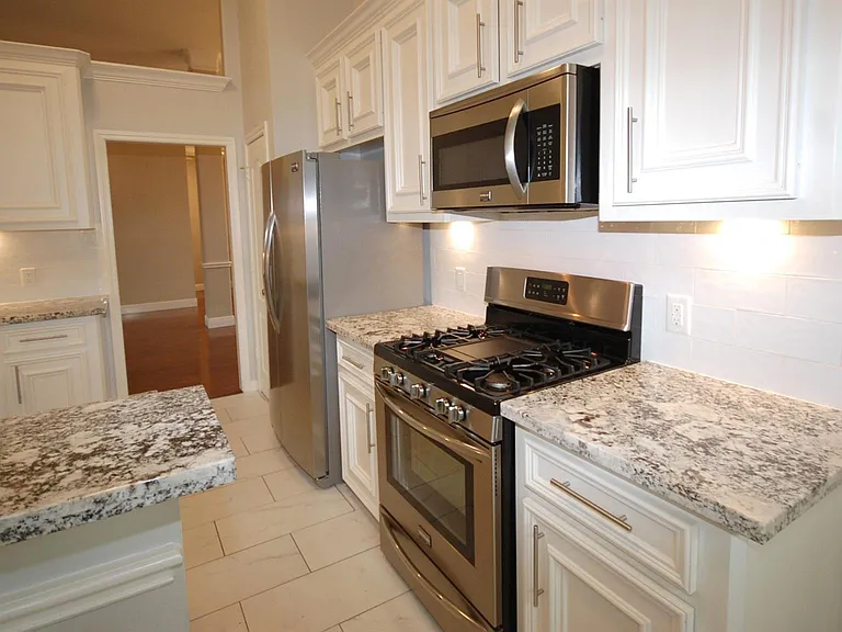 21818 Windsor Castle Dr — Photo 6