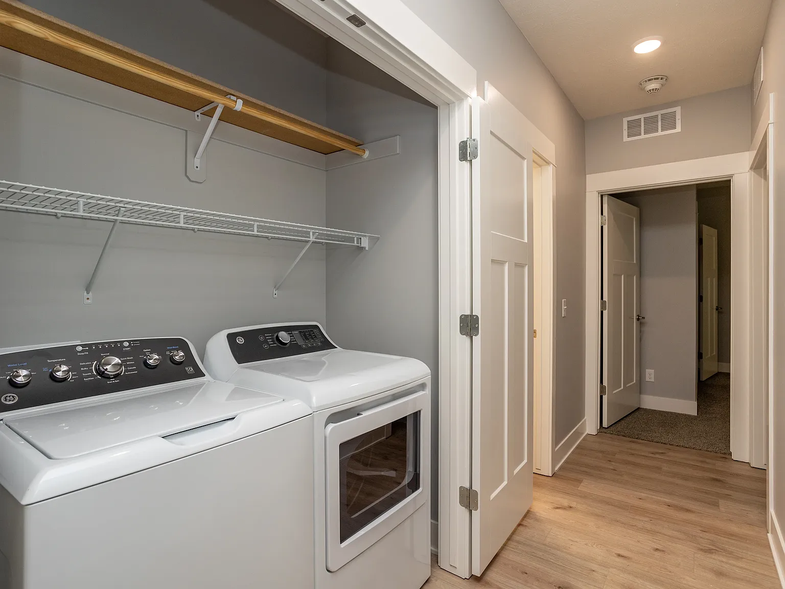 2 bed, 1072 sqft, $1,599 — Photo 3