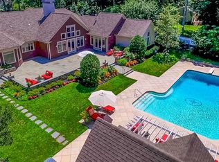 Split Rock Rd, Syosset, NY 11791