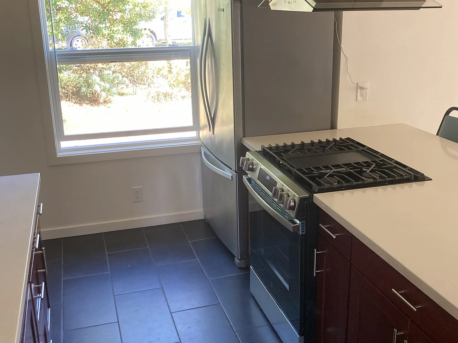 2 bed, 870 sqft, $2,400 — Photo 3