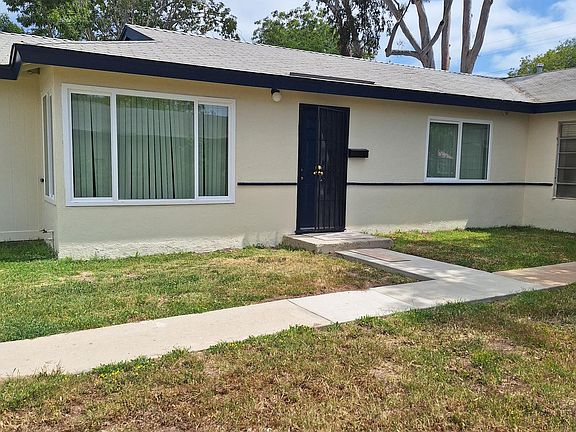 2nd image of 4535 Clairemont Dr