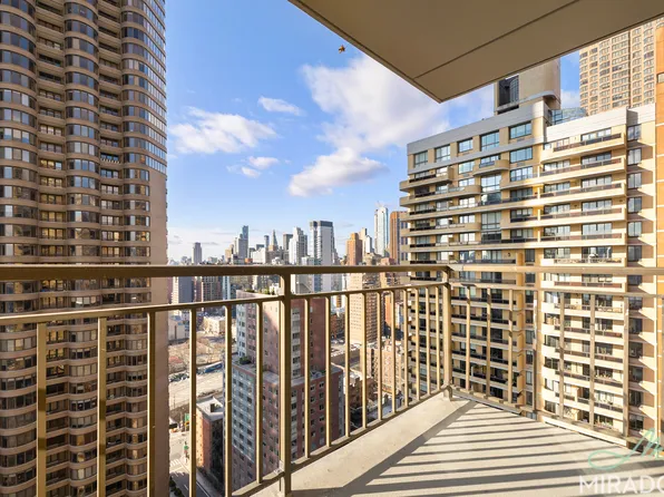 330 East 39th Street image 2 of 21