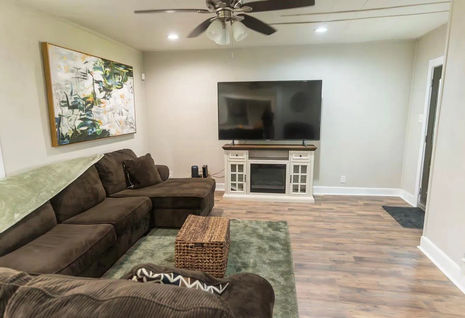 3 bed, 1.0 bath, 1120 sqft, $1,200 — Photo 3