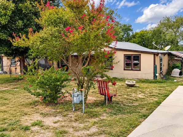 504 6th, Natalia, TX 78059