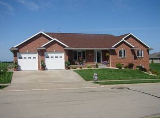 3219 Arrowwood Ln, Dubuque, IA 52001