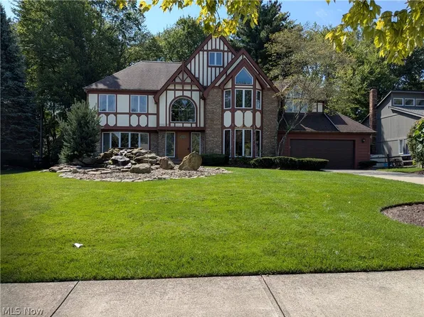 32760 Shadowbrook Dr, Solon, OH 44139