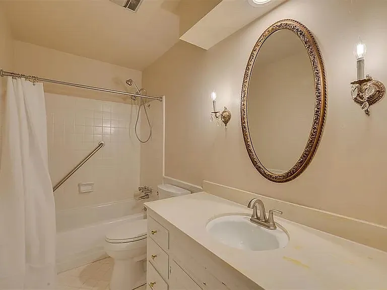 3057 W Wilshire Blvd — Photo 14