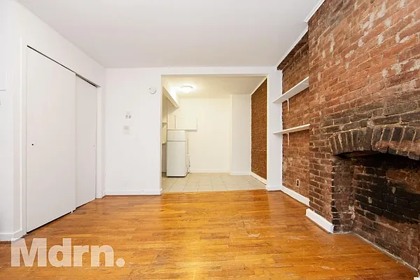 Rented by Mdrn Residential | media 10
