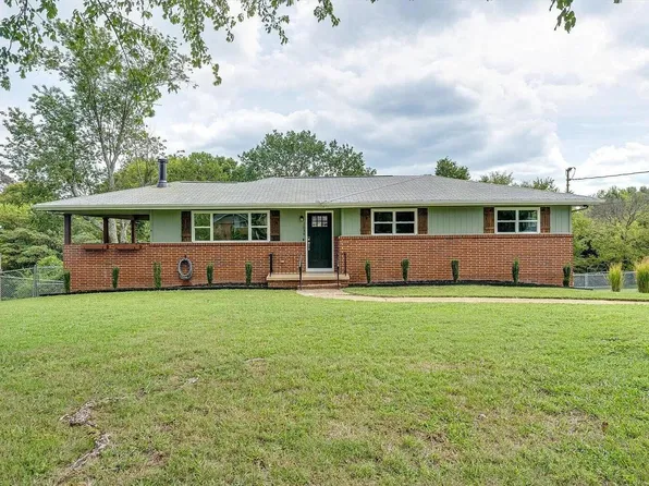 1034 Crestridge Dr, Rossville, GA 30741