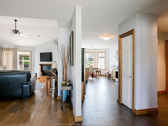 5th image of 521 Royal Ridge Ct