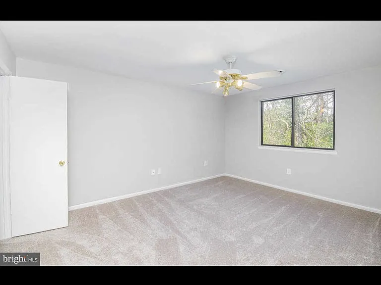 49 Six Holly Dr #6 — Photo 7